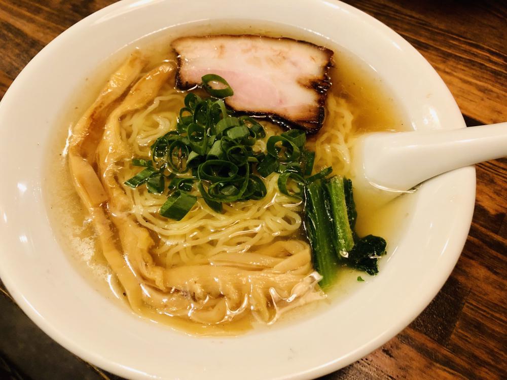 八王子 生ハムの出汁が効いた 塩ラーメン Scramble スクランブル