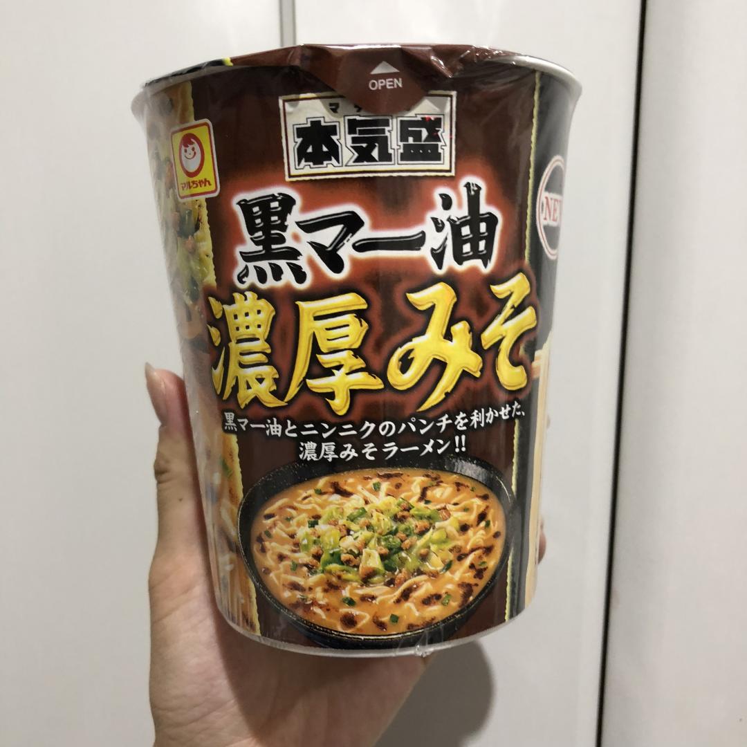 ニンニクが旨みの塊すぎる 濃厚みそ カップ麺 Scramble スクランブル